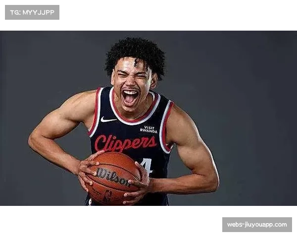 布朗客场击败突袭者 新秀桑德斯首发传球显潜力